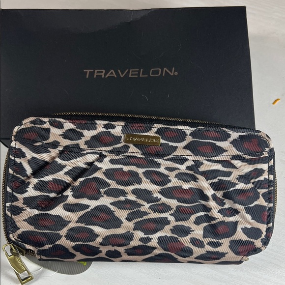 Travelon Black and White Leopard RFID Wallet - Picture 2 of 5